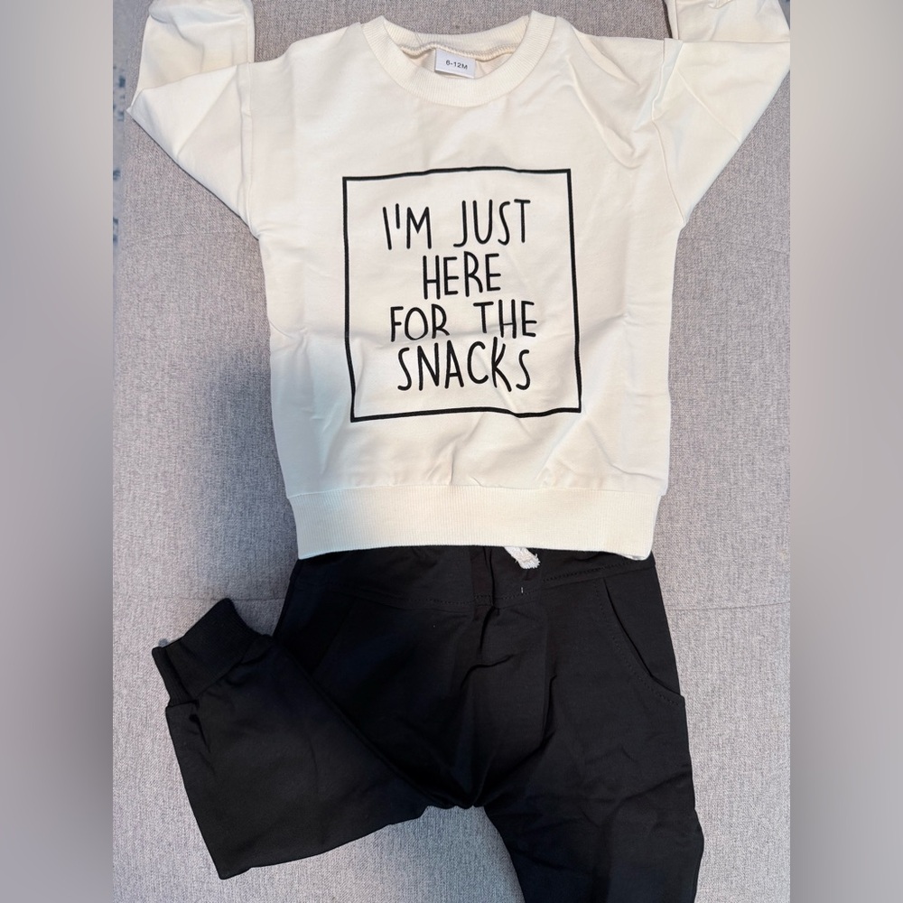 NWOT - Unisex 6-12 Month old outfit.